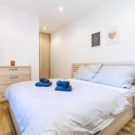 Apartment Hugo Blatna